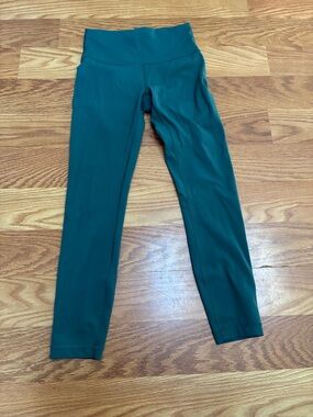 Lululemon size 6 wunder train high 23in